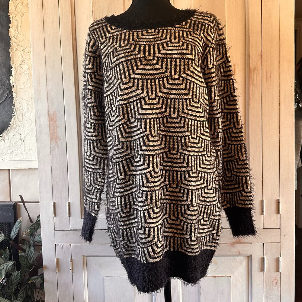 Mizumi black and cream over sized knit sweater in medium